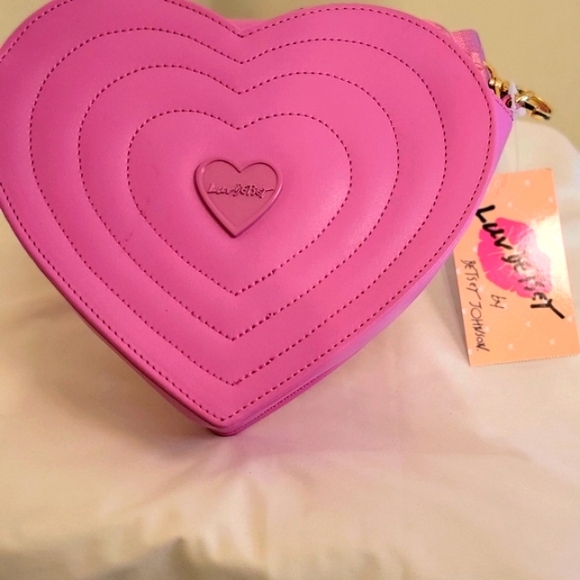 Betsey Johnson Heart Shape Crossbody - Picture 2 of 6